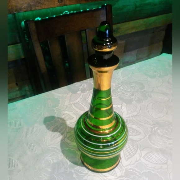 Green Glass vase Gennie in a bottle... vintage style excellent condition - Picture 8 of 13